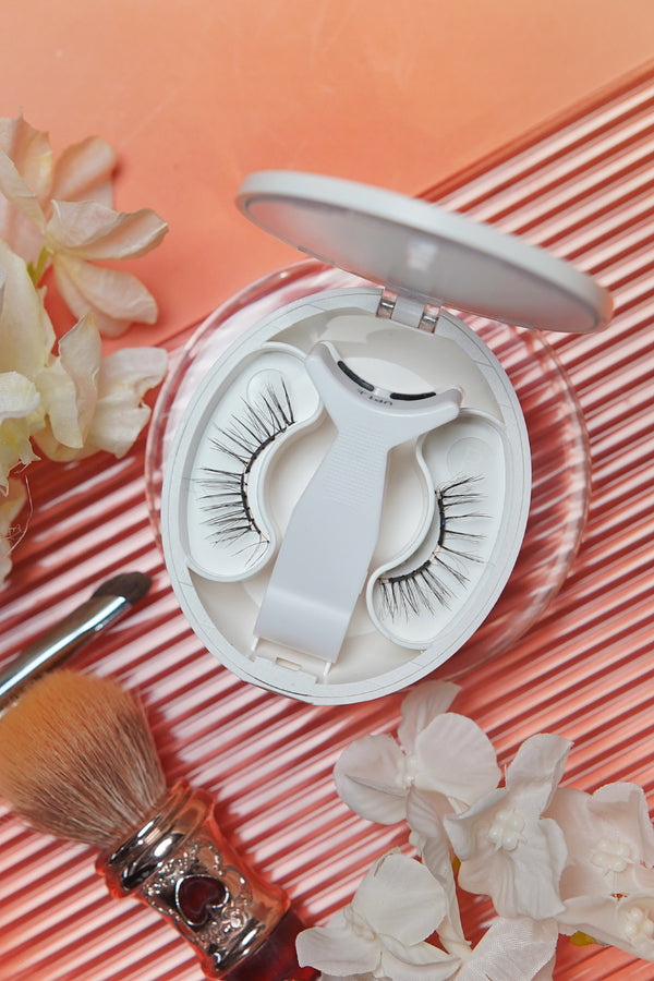 Santai Pitch professional magnetic lashes for a sharp open workday look