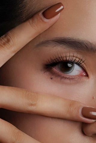 Model wearing Pitch glue-free magnetic eyelashes with a subtle office-ready finish — view 2