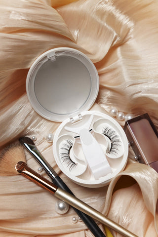 Santai Kickoff soft Korean-inspired magnetic lashes for a fresh bright-eyed look — view 1